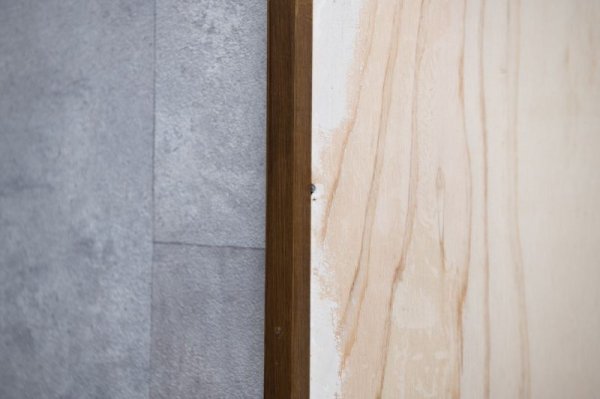 画像2: ラスティックパネル用　見切り材　ウォールナット　２本入 (2)